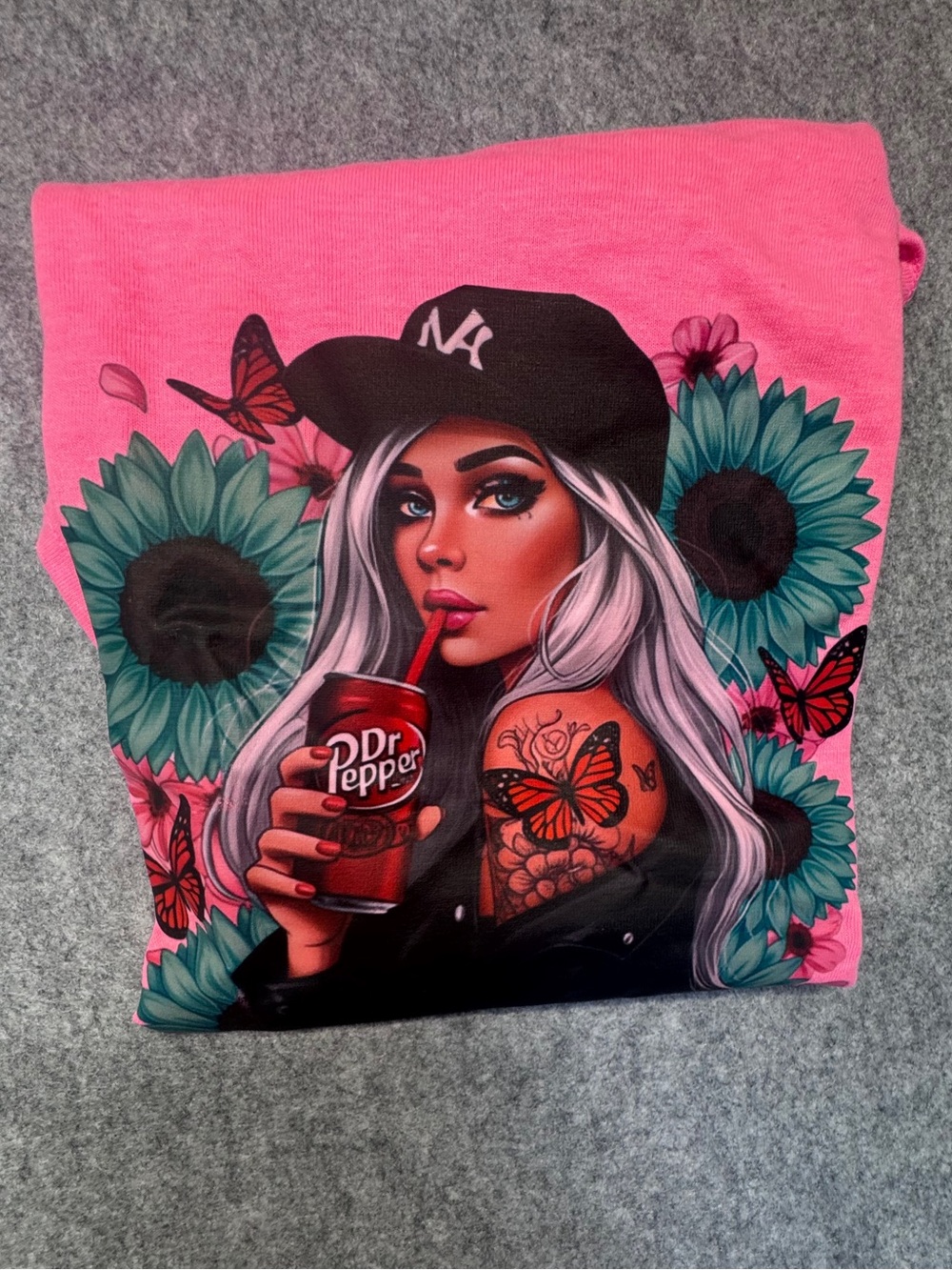 ❤️🌹Gildan Pink Graphic Tee with Artistic Design. Dr Pepper Girl . NWOT